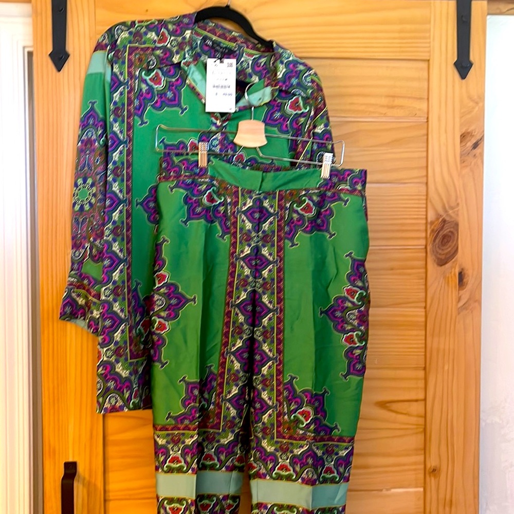 Print set -  the pants are like size 8 very thinner 
The blouse yes us large